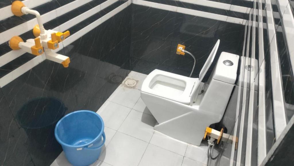 Hotel Maa Gayatri Dham à Vrindāvan Extérieur photo