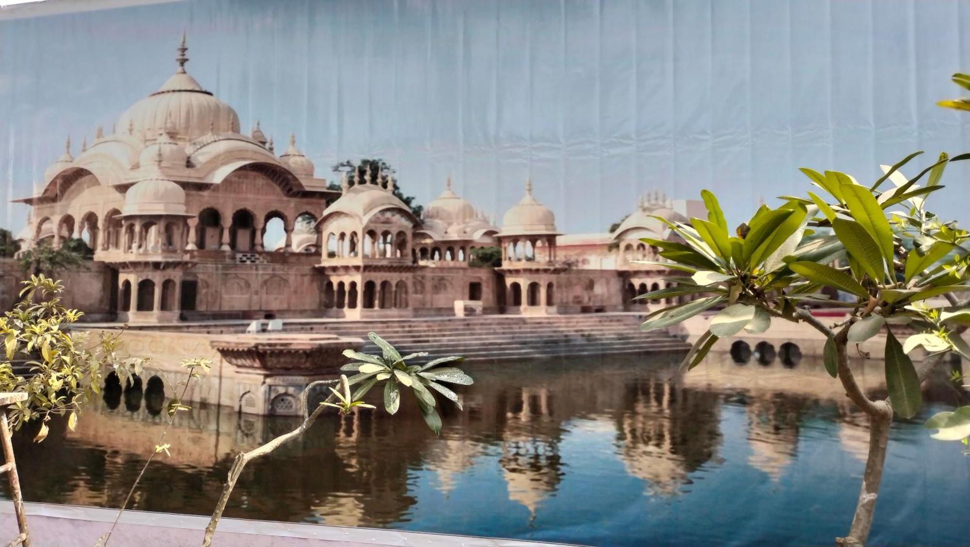Hotel Maa Gayatri Dham à Vrindāvan Extérieur photo