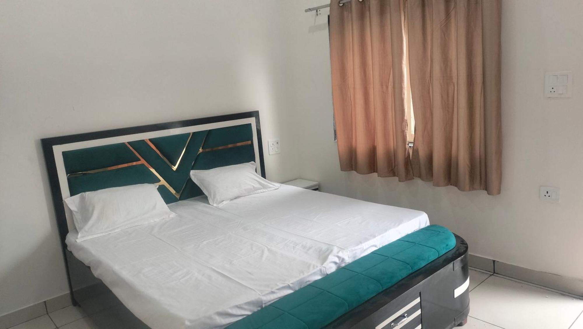 Hotel Maa Gayatri Dham à Vrindāvan Extérieur photo