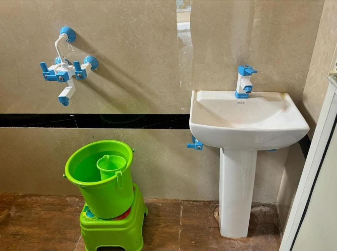 Hotel Maa Gayatri Dham à Vrindāvan Extérieur photo