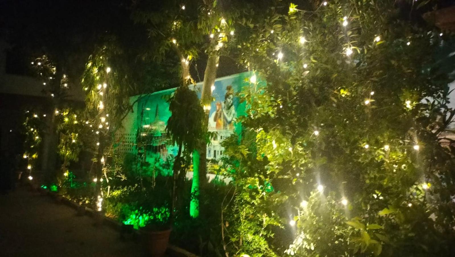 Hotel Maa Gayatri Dham à Vrindāvan Extérieur photo
